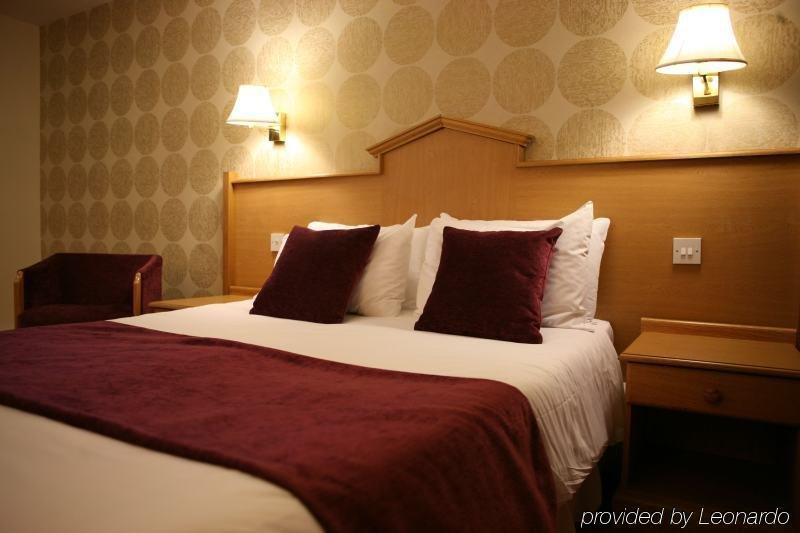 South Marston Hotel And Leisure Club Swindon Rom bilde